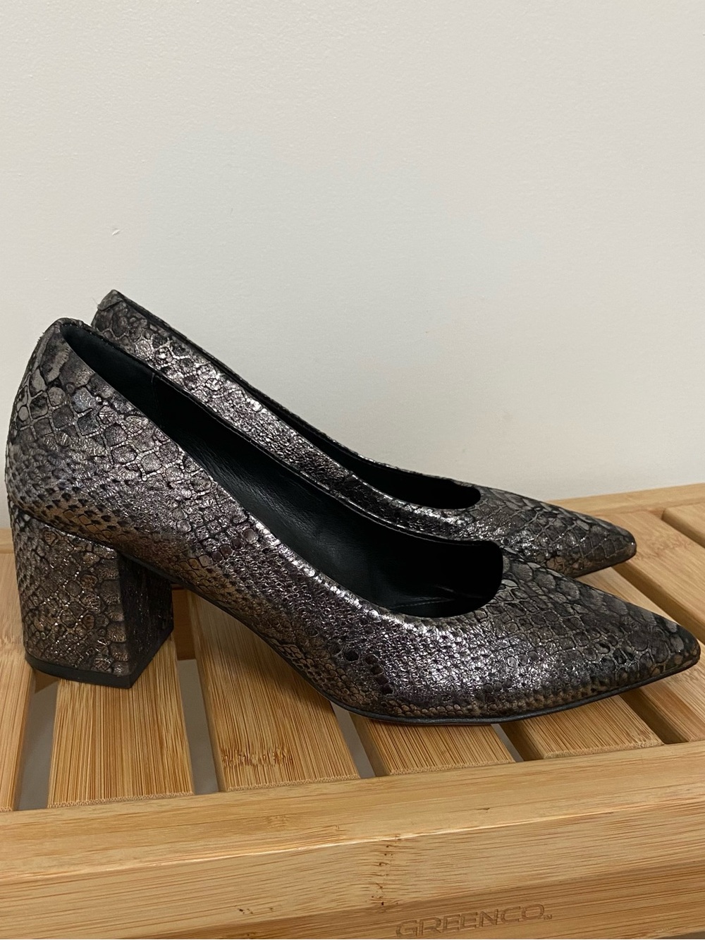 ISOLÁ Women’s 8.5 Pewter Metallic Snakeskin Embossed Leather Block Heel Pumps Po